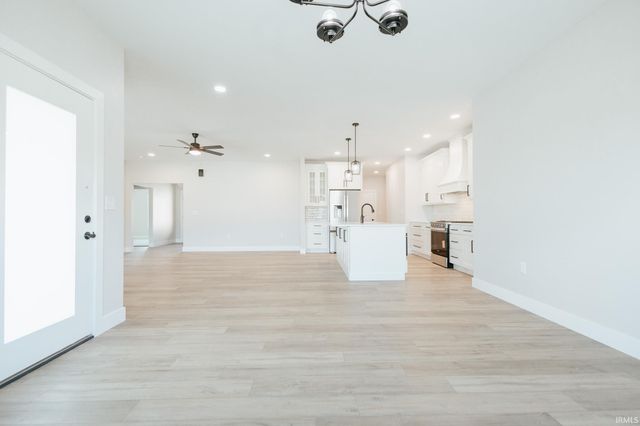 188001 Roscommon Road, Evansville, IN 47725