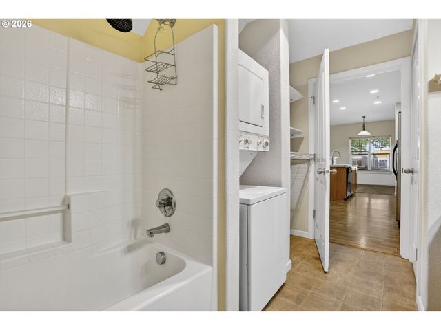10805 Ne RED WING Way 101, Hillsboro, OR 97006