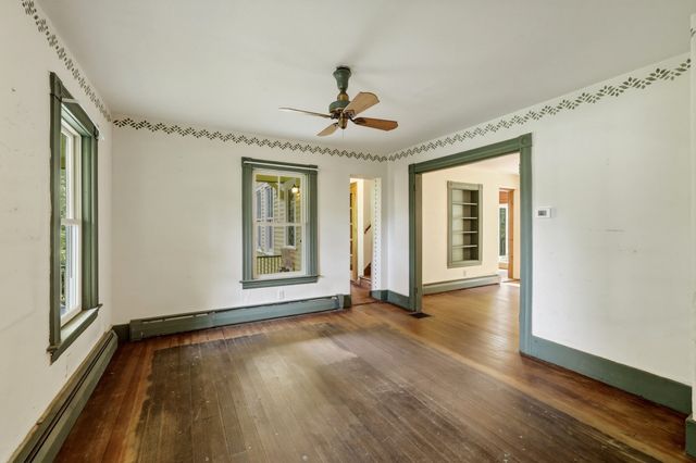 52 Baker St, Amherst, MA 01002