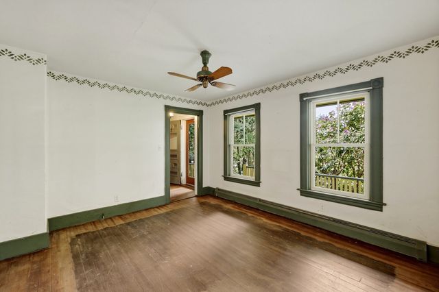 52 Baker St, Amherst, MA 01002