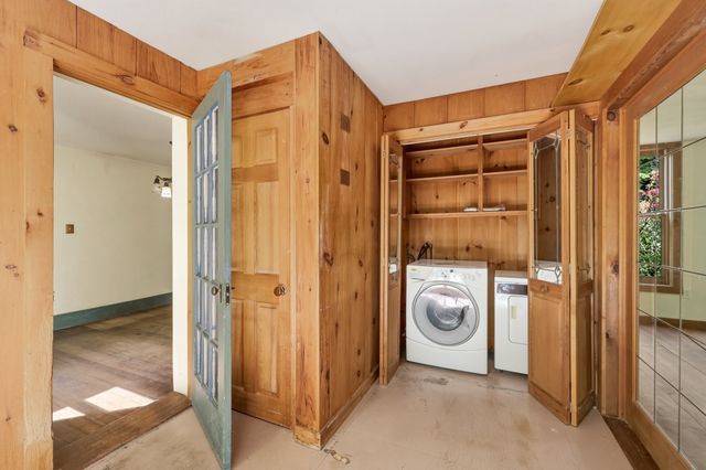 52 Baker St, Amherst, MA 01002