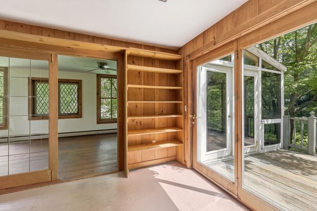 52 Baker St, Amherst, MA 01002