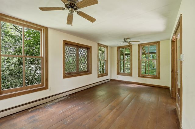 52 Baker St, Amherst, MA 01002