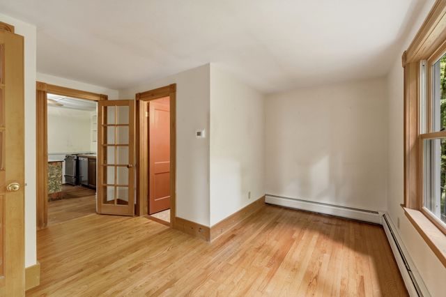 52 Baker St, Amherst, MA 01002