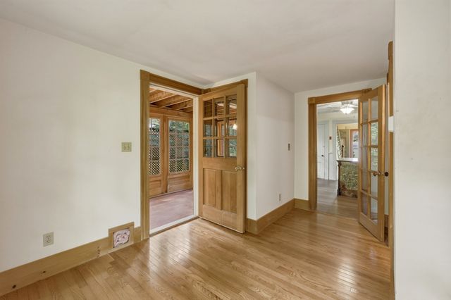 52 Baker St, Amherst, MA 01002