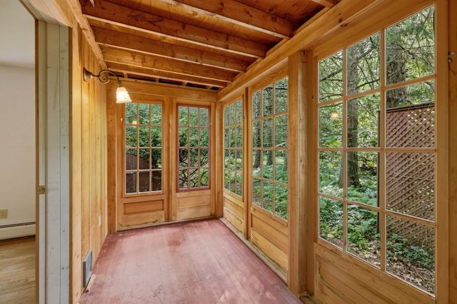 52 Baker St, Amherst, MA 01002