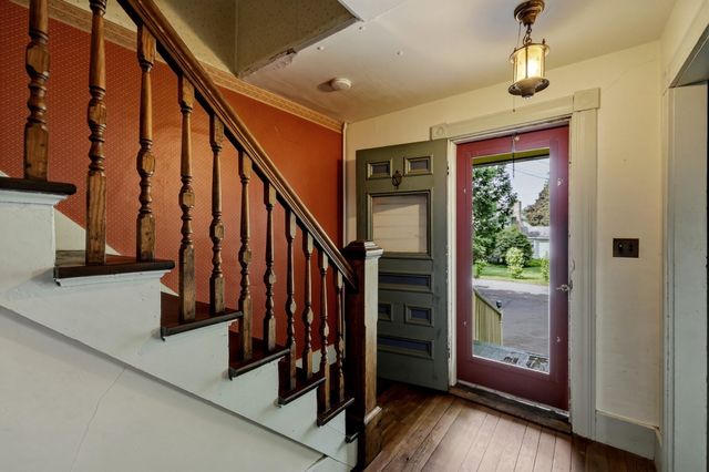 52 Baker St, Amherst, MA 01002