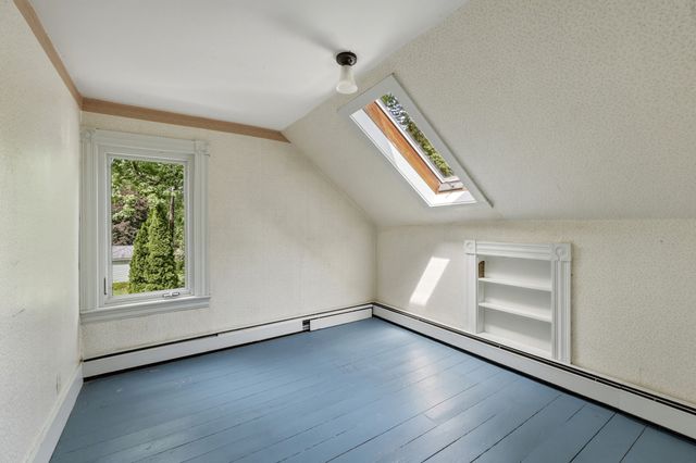52 Baker St, Amherst, MA 01002