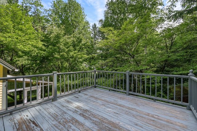 52 Baker St, Amherst, MA 01002
