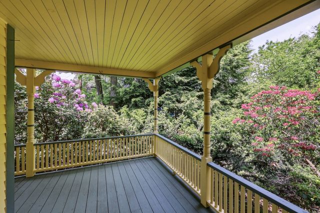 52 Baker St, Amherst, MA 01002