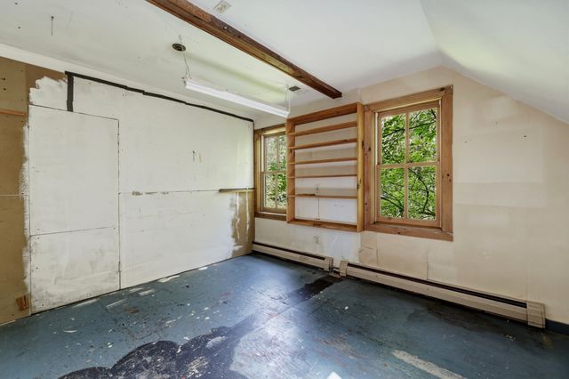 52 Baker St, Amherst, MA 01002