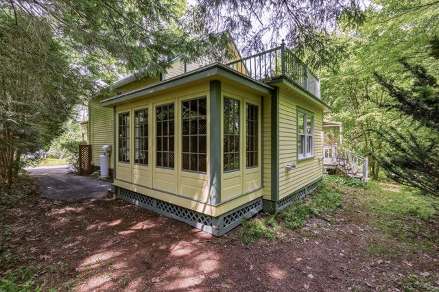 52 Baker St, Amherst, MA 01002