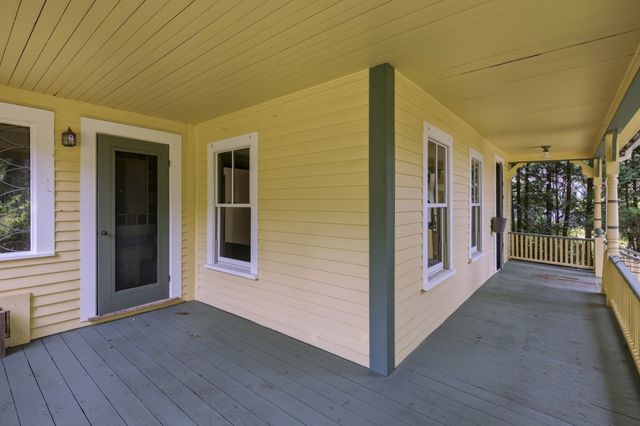 52 Baker St, Amherst, MA 01002