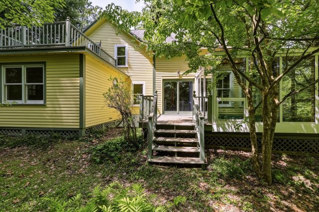 52 Baker St, Amherst, MA 01002