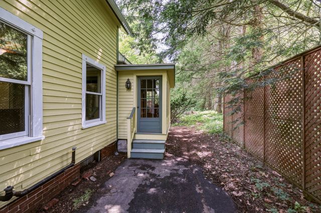 52 Baker St, Amherst, MA 01002