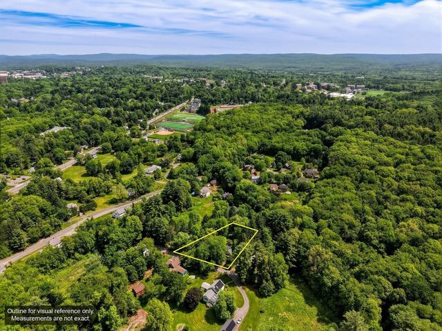 52 Baker St, Amherst, MA 01002