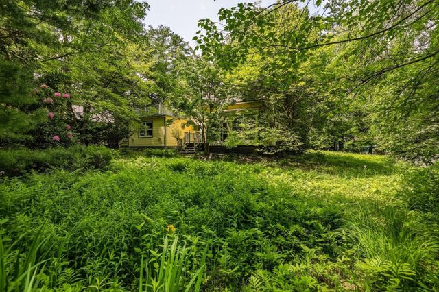 52 Baker St, Amherst, MA 01002