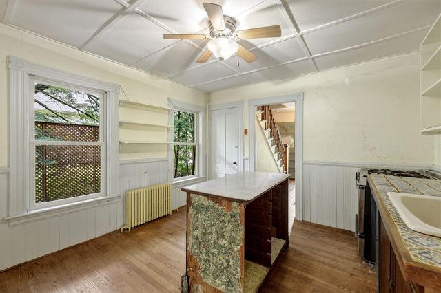 52 Baker St, Amherst, MA 01002