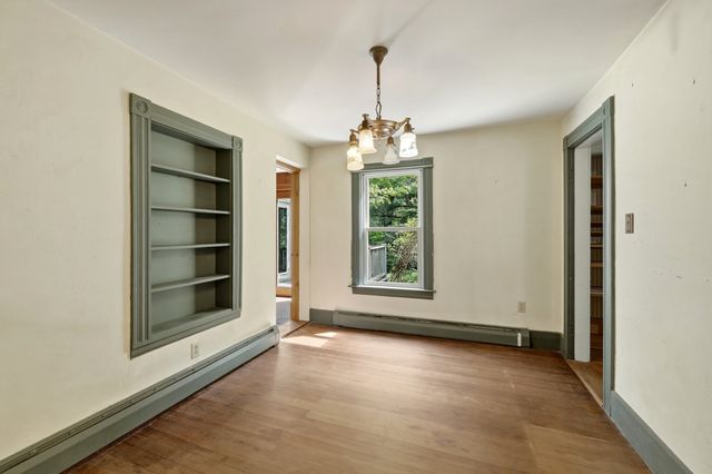 52 Baker St, Amherst, MA 01002