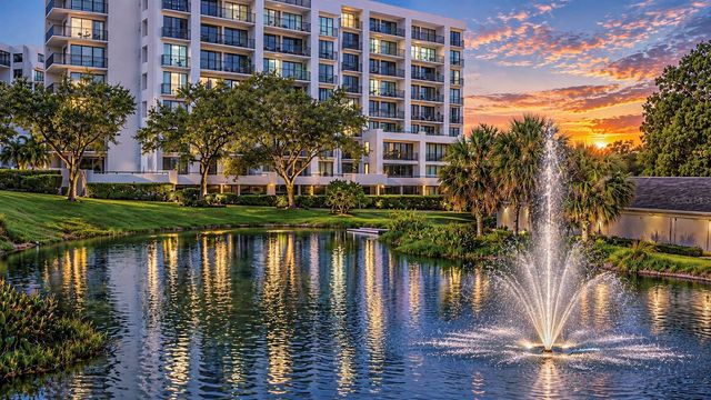 8 BELLEVIEW BOULEVARD 108, Belleair, FL 33756