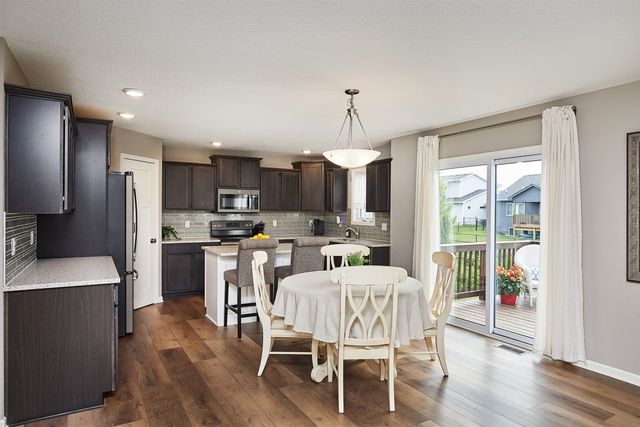 865 9th Street, Waukee, IA 50263