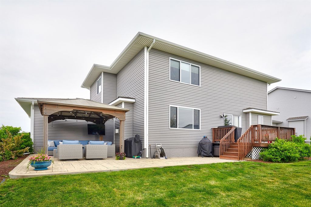 865 9th Street, Waukee, IA 50263