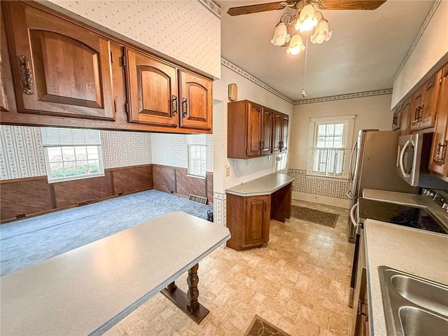 117 Lyon Ave, City Of But Sw, PA 16001