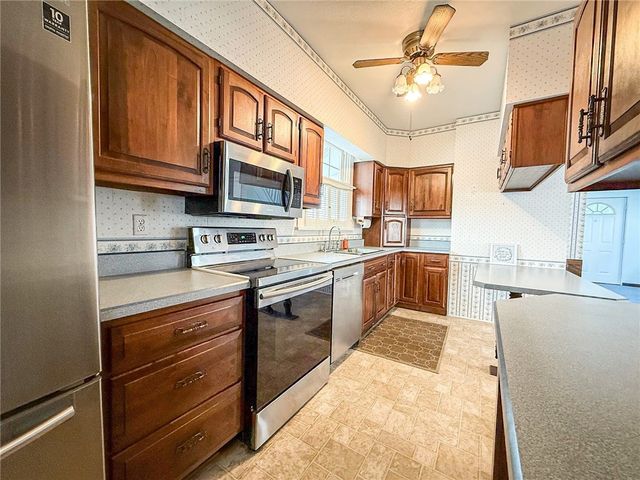 117 Lyon Ave, City Of But Sw, PA 16001