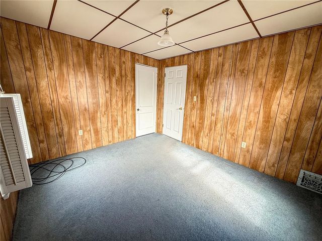 117 Lyon Ave, City Of But Sw, PA 16001