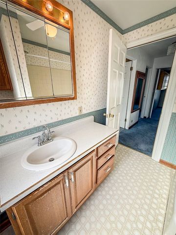 117 Lyon Ave, City Of But Sw, PA 16001