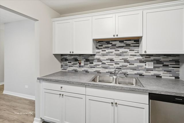 144 E Bailey Road L, Naperville, IL 60565