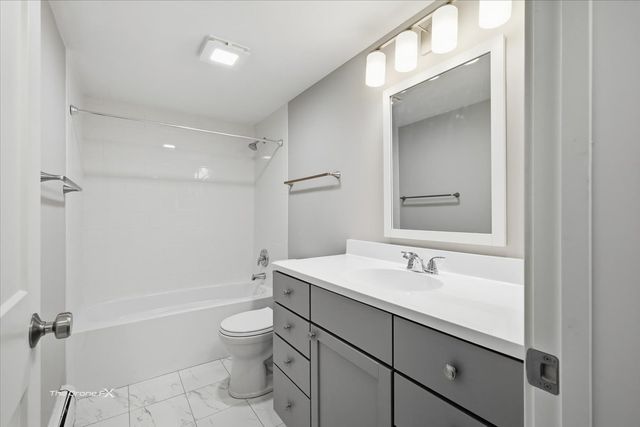 144 E Bailey Road L, Naperville, IL 60565