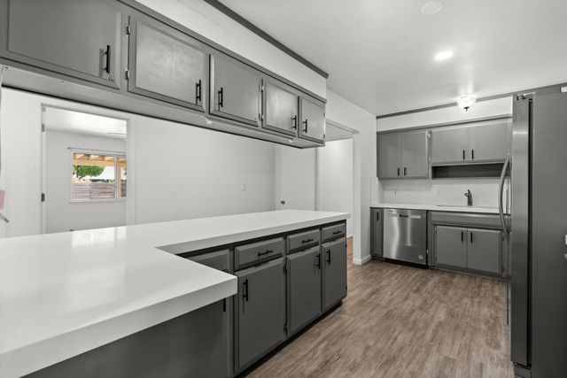 190 W Mckenzie Avenue, Stockton, CA 95204