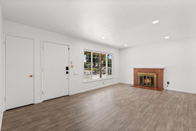 190 W Mckenzie Avenue, Stockton, CA 95204