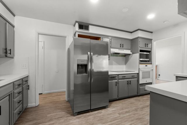 190 W Mckenzie Avenue, Stockton, CA 95204