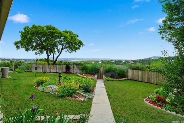 945 Colleen, Canyon Lake, TX 78133