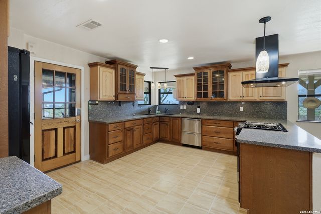 945 Colleen, Canyon Lake, TX 78133