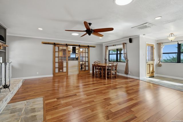 945 Colleen, Canyon Lake, TX 78133
