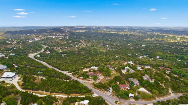 945 Colleen, Canyon Lake, TX 78133