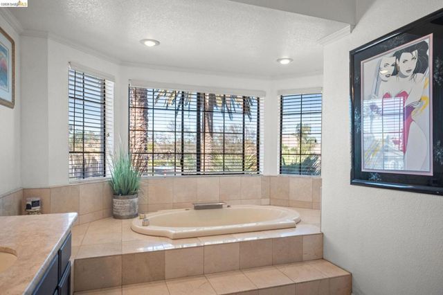 5770 Gateway Ct, Discovery Bay, CA 94505