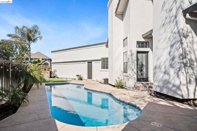 5770 Gateway Ct, Discovery Bay, CA 94505