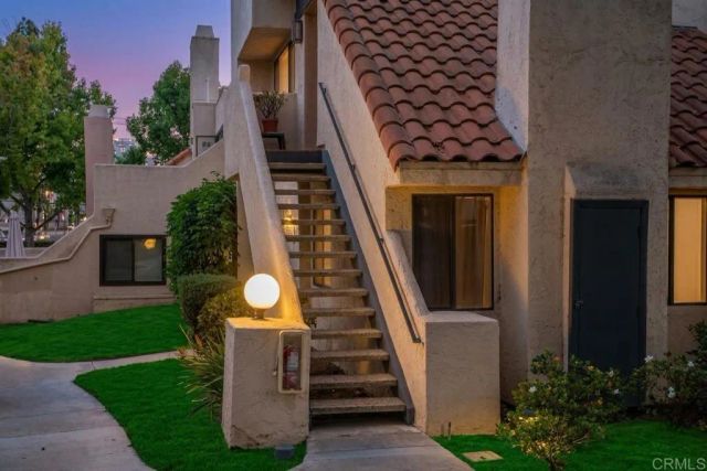 321 N Melrose Drive B, Vista, CA 92083