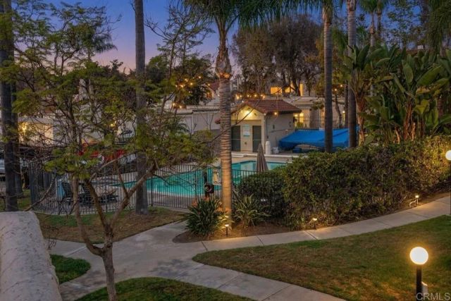 321 N Melrose Drive B, Vista, CA 92083