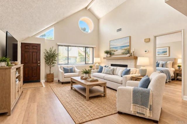 321 N Melrose Drive B, Vista, CA 92083