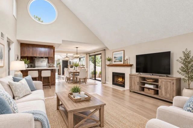 321 N Melrose Drive B, Vista, CA 92083