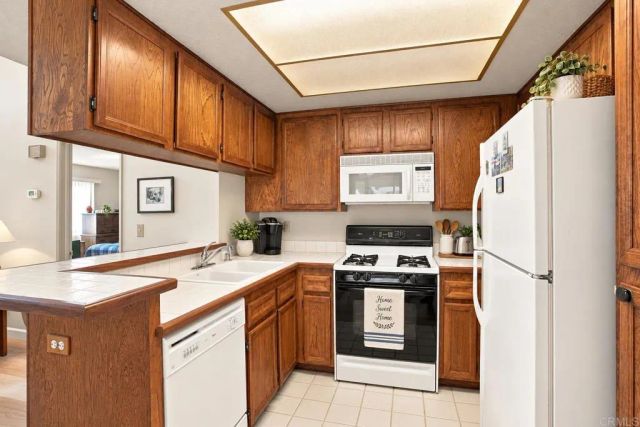 321 N Melrose Drive B, Vista, CA 92083