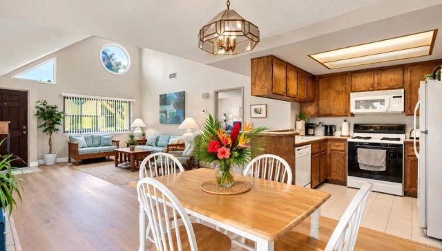 321 N Melrose Drive B, Vista, CA 92083