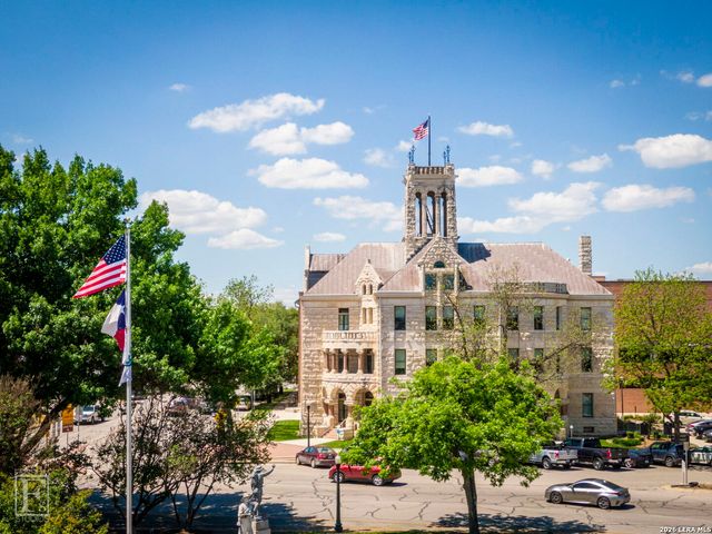 1285 Mission Valley, New Braunfels, TX 78132