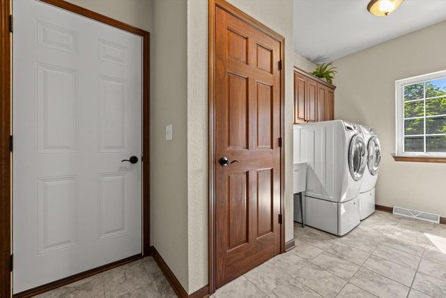 2406 Deercrest COURT, Waukesha, WI 53188