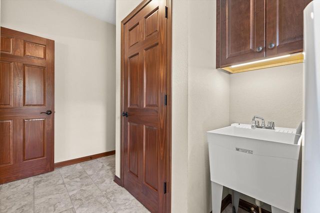 2406 Deercrest COURT, Waukesha, WI 53188